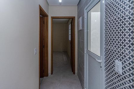 Casa à venda com 81m², 2 quartos e 1 vagacorredor de acesso para os cômodos_1