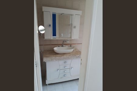 Banheiro de apartamento à venda com 1 quarto, 48m² em Petrópolis, Porto Alegre