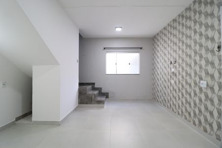 Casa para alugar com 115m², 2 quartos e 2 vagasSala