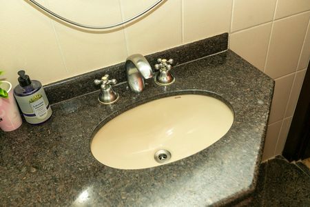 Casa de condomínio à venda com 415m², 4 quartos e 4 vagasBANHEIRO SUITE