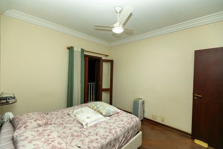 Casa de condomínio à venda com 415m², 4 quartos e 4 vagasQUARTO 4 SUITE