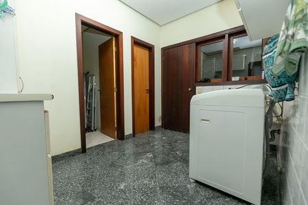 Casa de condomínio à venda com 415m², 4 quartos e 4 vagasÁREA DE SERVIÇO