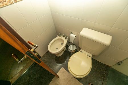 Casa de condomínio à venda com 415m², 4 quartos e 4 vagasBANHEIRO SUITE