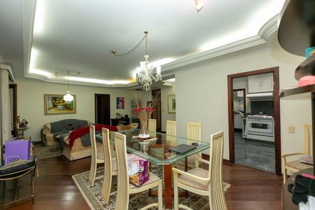 Casa de condomínio à venda com 415m², 4 quartos e 4 vagasSALA TRÊS AMBIENTES