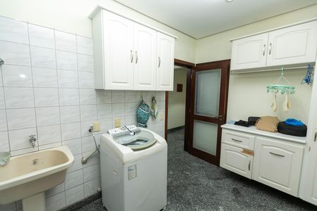 Casa de condomínio à venda com 415m², 4 quartos e 4 vagasÁREA DE SERVIÇO