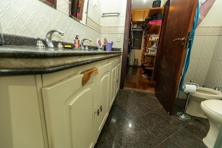 Casa de condomínio à venda com 415m², 4 quartos e 4 vagasBANHEIRO SUITE