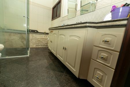Casa de condomínio à venda com 415m², 4 quartos e 4 vagasBANHEIRO SUITE