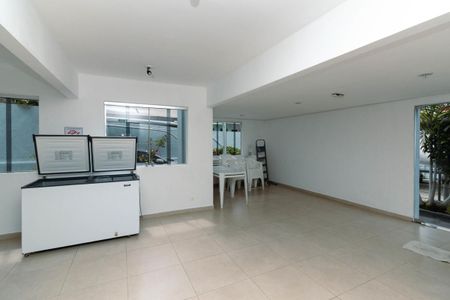 Apartamento para alugar com 50m², 2 quartos e 1 vaga Apartamento para alugar com 50m², 2 quartos e 1 vagaÁrea comum - Salão de festas