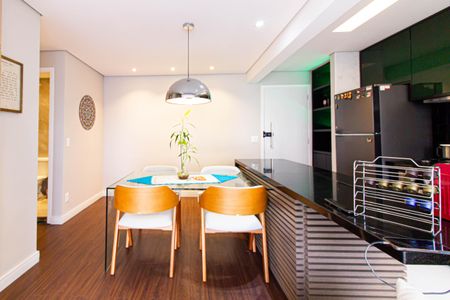 Apartamento à venda com 57m², 2 quartos e 1 vaga Apartamento à venda com 57m², 2 quartos e 1 vagaSala