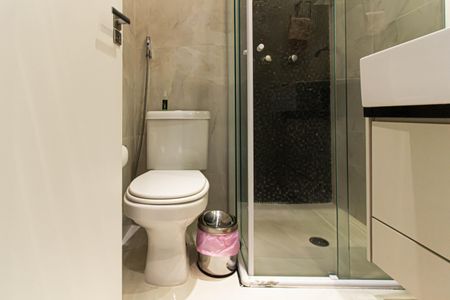 Apartamento à venda com 57m², 2 quartos e 1 vaga Apartamento à venda com 57m², 2 quartos e 1 vagaBanheiro da Suíte