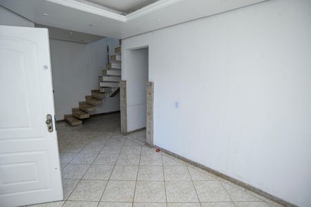 Casa para alugar com 125m², 2 quartos e 1 vaga Casa para alugar com 125m², 2 quartos e 1 vagaSala