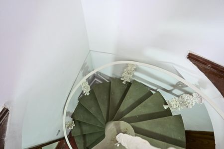Apartamento à venda com 85m², 2 quartos e 2 vagasEscada
