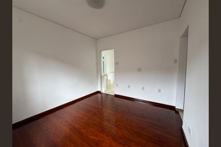 Casa para alugar com 250m², 6 quartos e 2 vagasSala