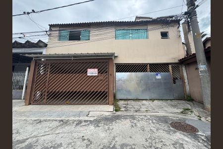 Fachada com placa de casa para alugar com 6 quartos, 250m² em Pestana, Osasco