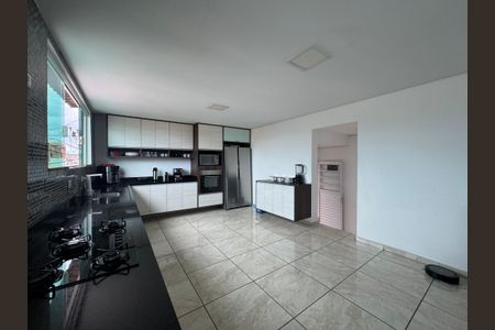 Casa para alugar com 250m², 6 quartos e 2 vagasCozinha