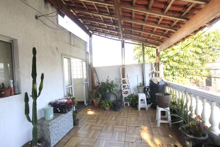 Casa à venda com 204m², 4 quartos e 1 vagaVaranda