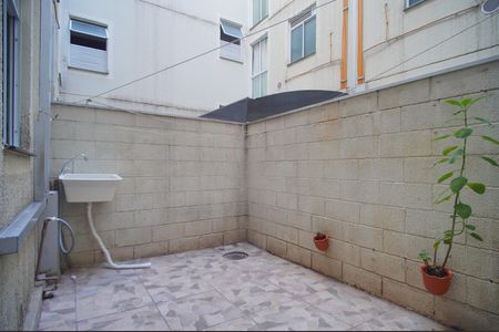 vaanda da sala de apartamento para alugar com 2 quartos, 45m² em Santos Dumont, São Leopoldo