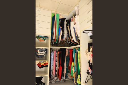 Casa para alugar com 260m², 4 quartos e 2 vagasCloset da suíte