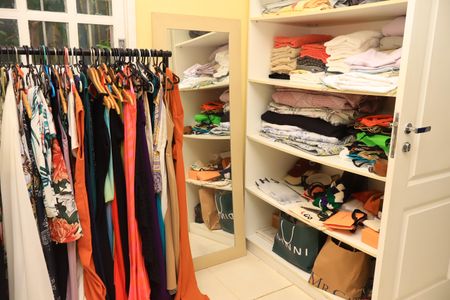 Casa para alugar com 260m², 4 quartos e 2 vagasCloset da suíte