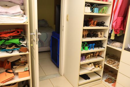 Casa para alugar com 260m², 4 quartos e 2 vagasCloset da suíte