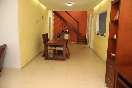 Casa para alugar com 260m², 4 quartos e 2 vagasSala