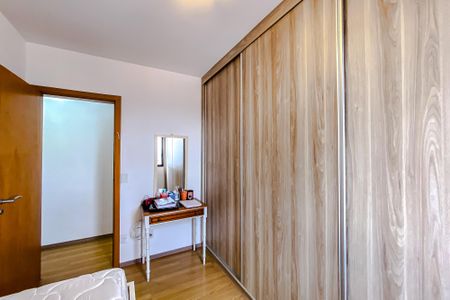 Apartamento à venda com 98m², 3 quartos e 2 vagas Apartamento à venda com 98m², 3 quartos e 2 vagasQuarto 2