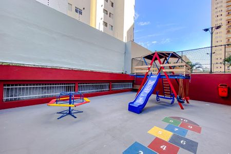 Apartamento à venda com 98m², 3 quartos e 2 vagasÁrea comum - Playground