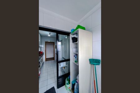 Apartamento à venda com 98m², 3 quartos e 2 vagas Apartamento à venda com 98m², 3 quartos e 2 vagasÁrea de Serviço