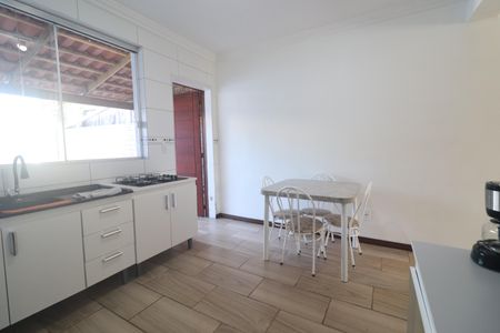 Casa à venda com 88m², 2 quartos e 2 vagasCozinha