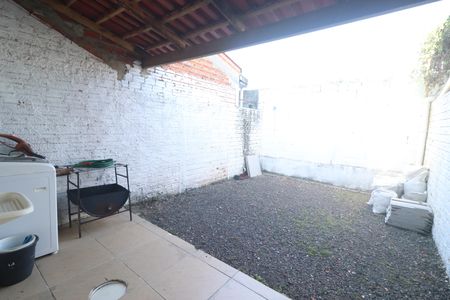 Casa à venda com 88m², 2 quartos e 2 vagasÁrea dos fundos 