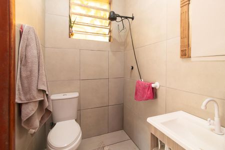 Casa para alugar com 60m², 2 quartos e 1 vaga Casa para alugar com 60m², 2 quartos e 1 vagaBanheiro