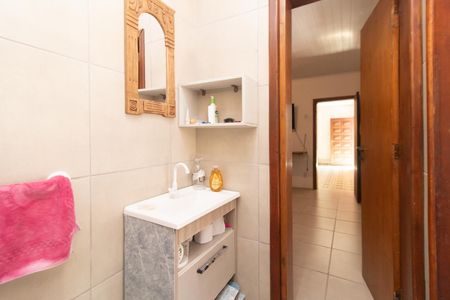 Casa para alugar com 60m², 2 quartos e 1 vaga Casa para alugar com 60m², 2 quartos e 1 vagaBanheiro