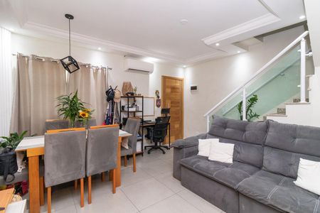 Casa de condomínio à venda com 96m², 3 quartos e 2 vagasSala