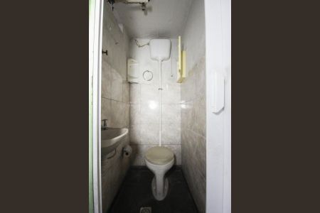 Banheiro de kitnet/studio para alugar com 1 quarto, 42m² em Fernão Dias, Belo Horizonte