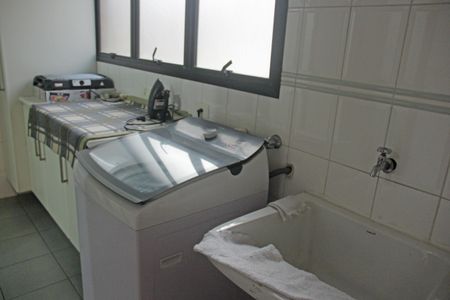 Apartamento para alugar com 232m², 4 quartos e 3 vagas Apartamento para alugar com 232m², 4 quartos e 3 vagasÁrea de Serviço