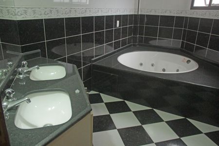 Apartamento para alugar com 232m², 4 quartos e 3 vagasBanheiro da Suíte 4