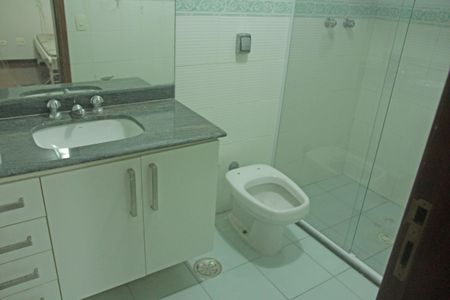 Apartamento para alugar com 232m², 4 quartos e 3 vagasBanheiro da Suíte 2 