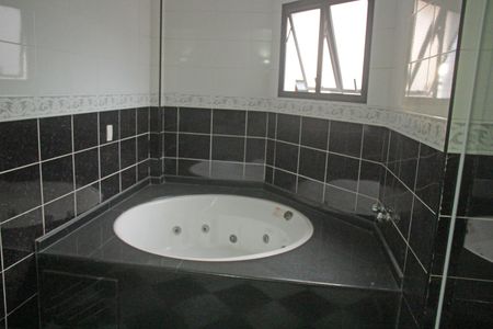 Apartamento para alugar com 232m², 4 quartos e 3 vagas Apartamento para alugar com 232m², 4 quartos e 3 vagasBanheiro da Suíte 4