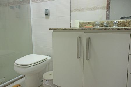 Apartamento para alugar com 232m², 4 quartos e 3 vagasBanheiro da Suíte 1