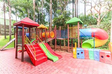 Apartamento à venda com 128m², 3 quartos e 2 vagas Apartamento à venda com 128m², 3 quartos e 2 vagasÁrea comum - Playground