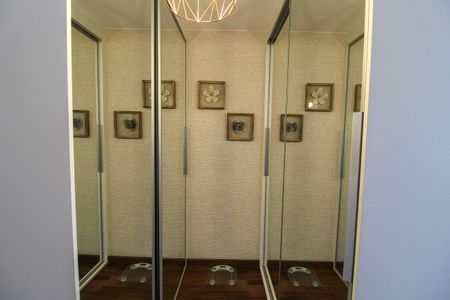 Apartamento à venda com 128m², 3 quartos e 2 vagas Apartamento à venda com 128m², 3 quartos e 2 vagasCloset do quarto 2