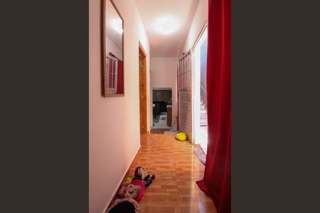 Casa à venda com 122m², 4 quartos e 2 vagasCorredor 