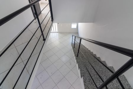 Casa de condomínio para alugar com 400m², 4 quartos e 4 vagasEscada