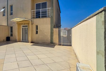 Casa de condomínio para alugar com 400m², 4 quartos e 4 vagasFachada