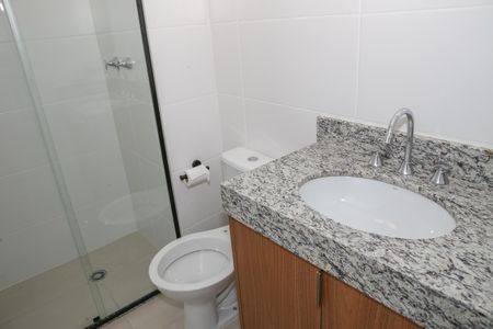 Banheiro de kitnet/studio para alugar com 1 quarto, 24m² em Perdizes, São Paulo