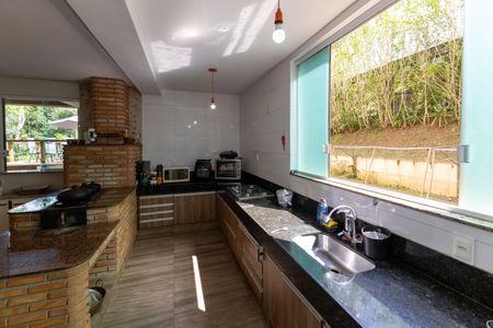 Casa de condomínio à venda com 485m², 5 quartos e 8 vagasCozinha