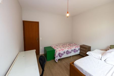 Casa de condomínio à venda com 485m², 5 quartos e 8 vagasQuarto 3