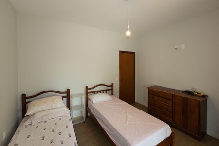 Casa de condomínio à venda com 485m², 5 quartos e 8 vagasQuarto 2