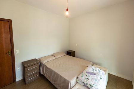 Casa de condomínio à venda com 485m², 5 quartos e 8 vagasQuarto 1