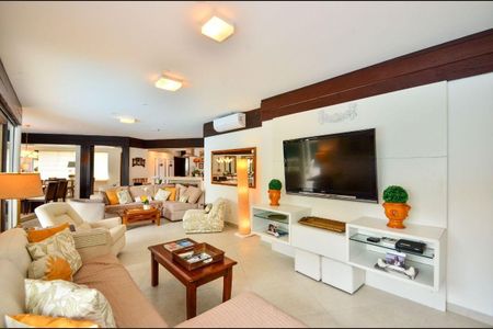 Casa para alugar com 315m², 6 quartos e 4 vagas Casa para alugar com 315m², 6 quartos e 4 vagasSala